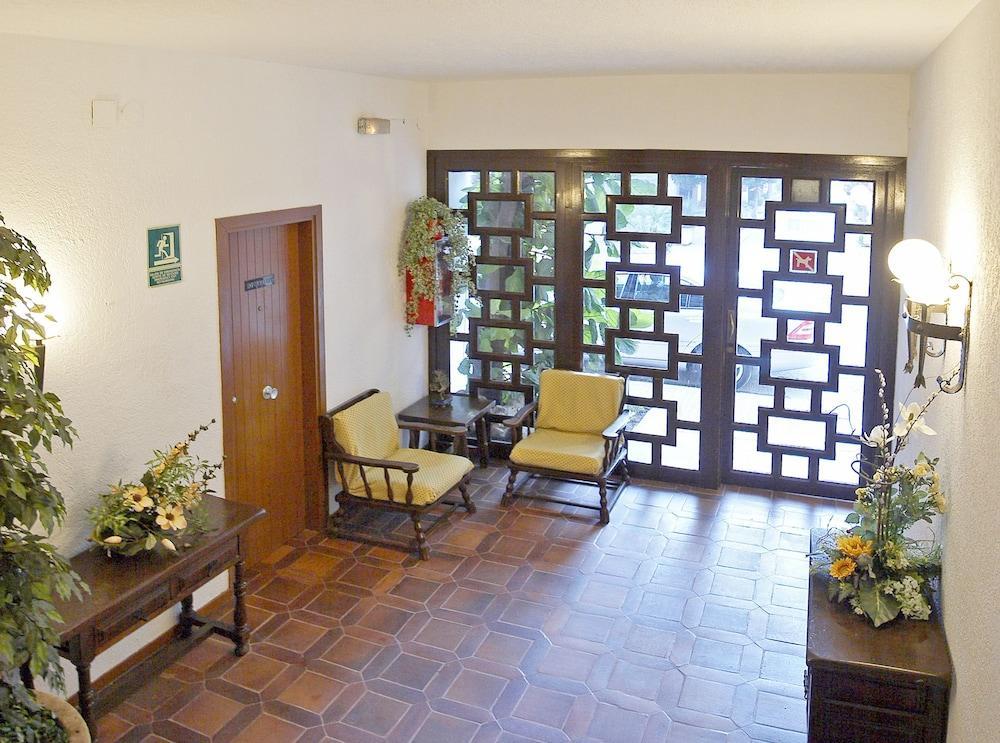 Apartamentos Bon Lloc Santa Eularia des Riu Ngoại thất bức ảnh