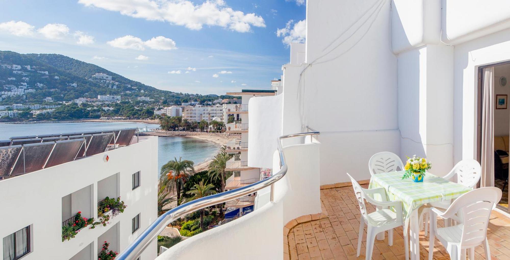 Apartamentos Bon Lloc Santa Eularia des Riu Phòng bức ảnh