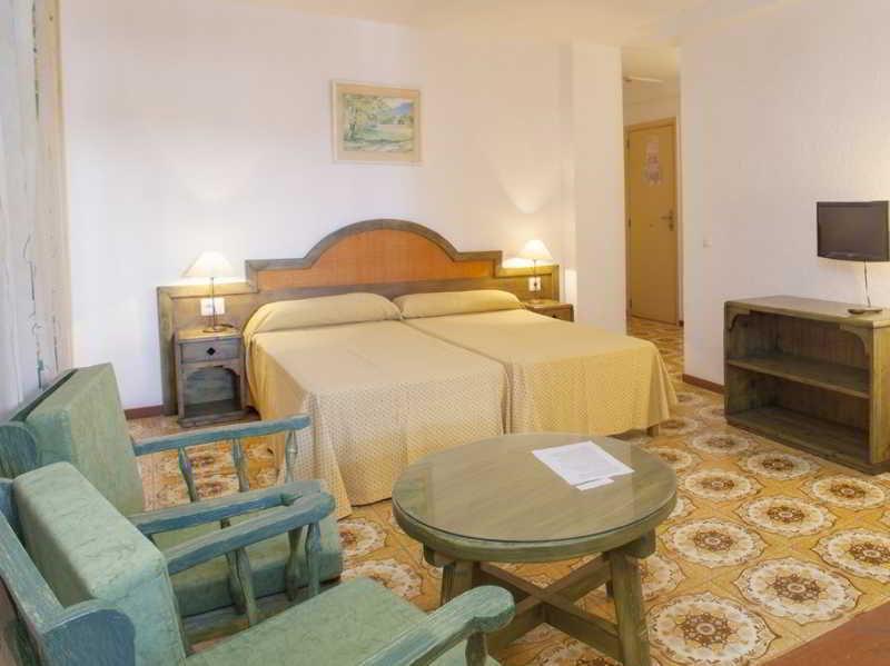 Apartamentos Bon Lloc Santa Eularia des Riu Ngoại thất bức ảnh