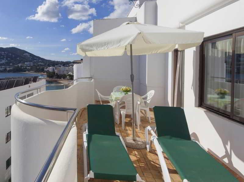 Apartamentos Bon Lloc Santa Eularia des Riu Ngoại thất bức ảnh