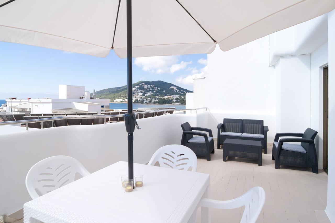 Apartamentos Bon Lloc Santa Eularia des Riu Ngoại thất bức ảnh