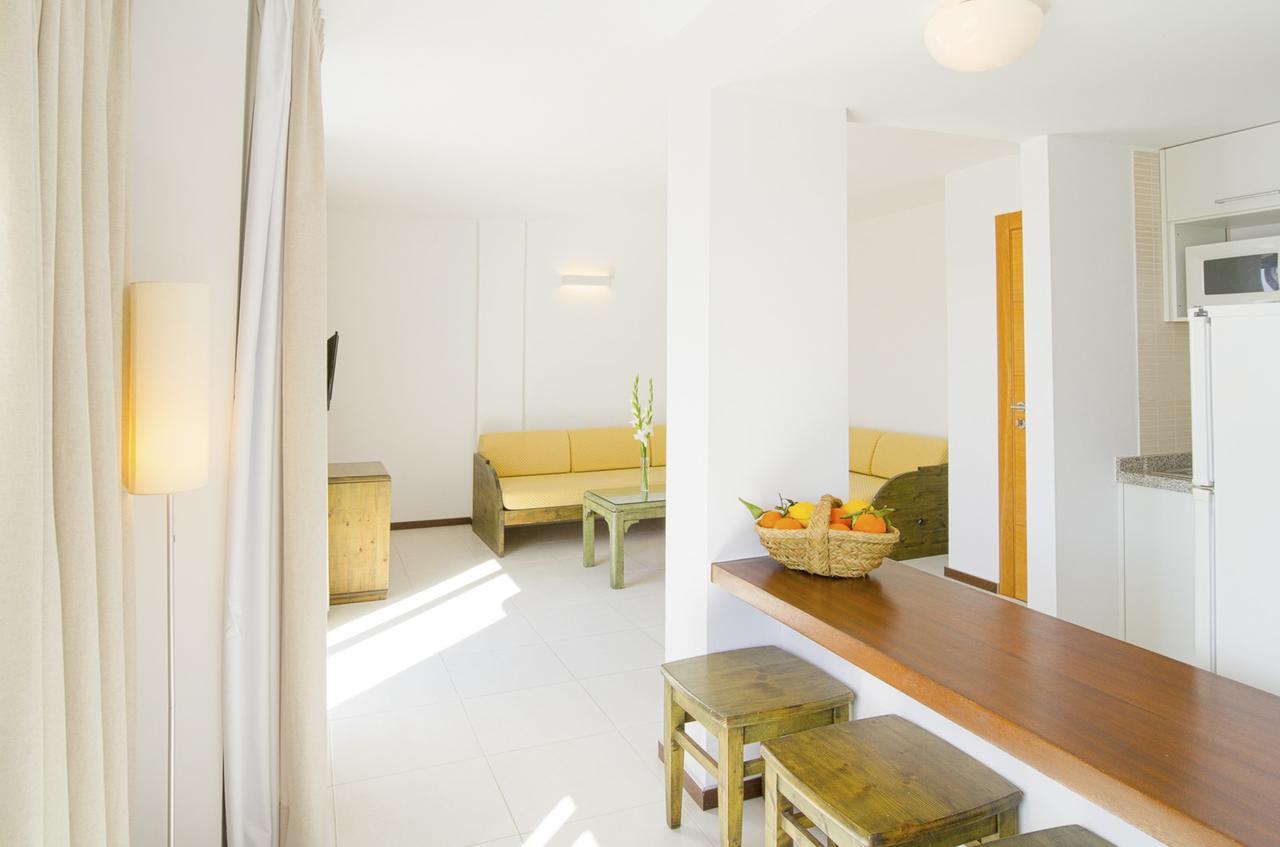 Apartamentos Bon Lloc Santa Eularia des Riu Ngoại thất bức ảnh