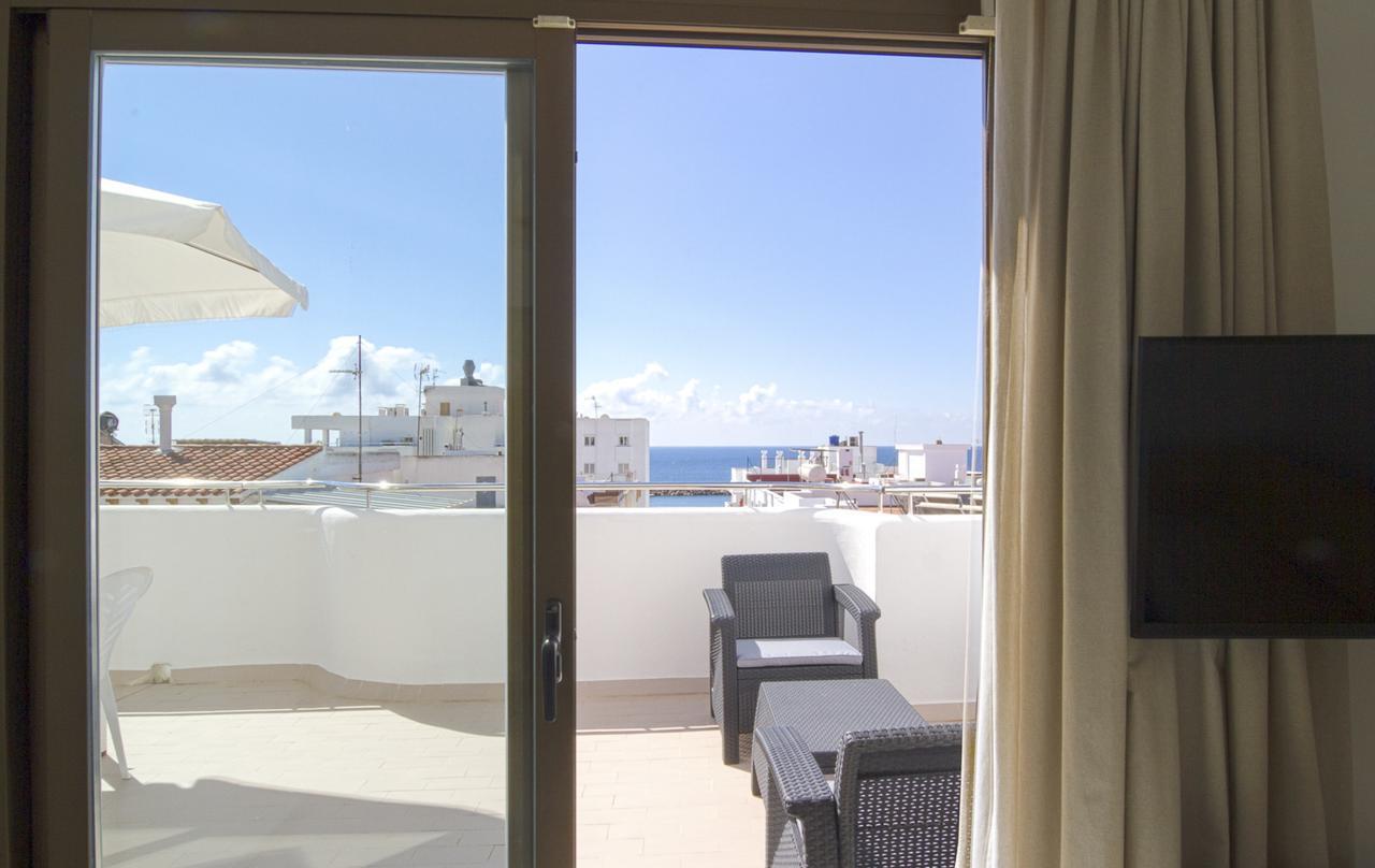 Apartamentos Bon Lloc Santa Eularia des Riu Ngoại thất bức ảnh