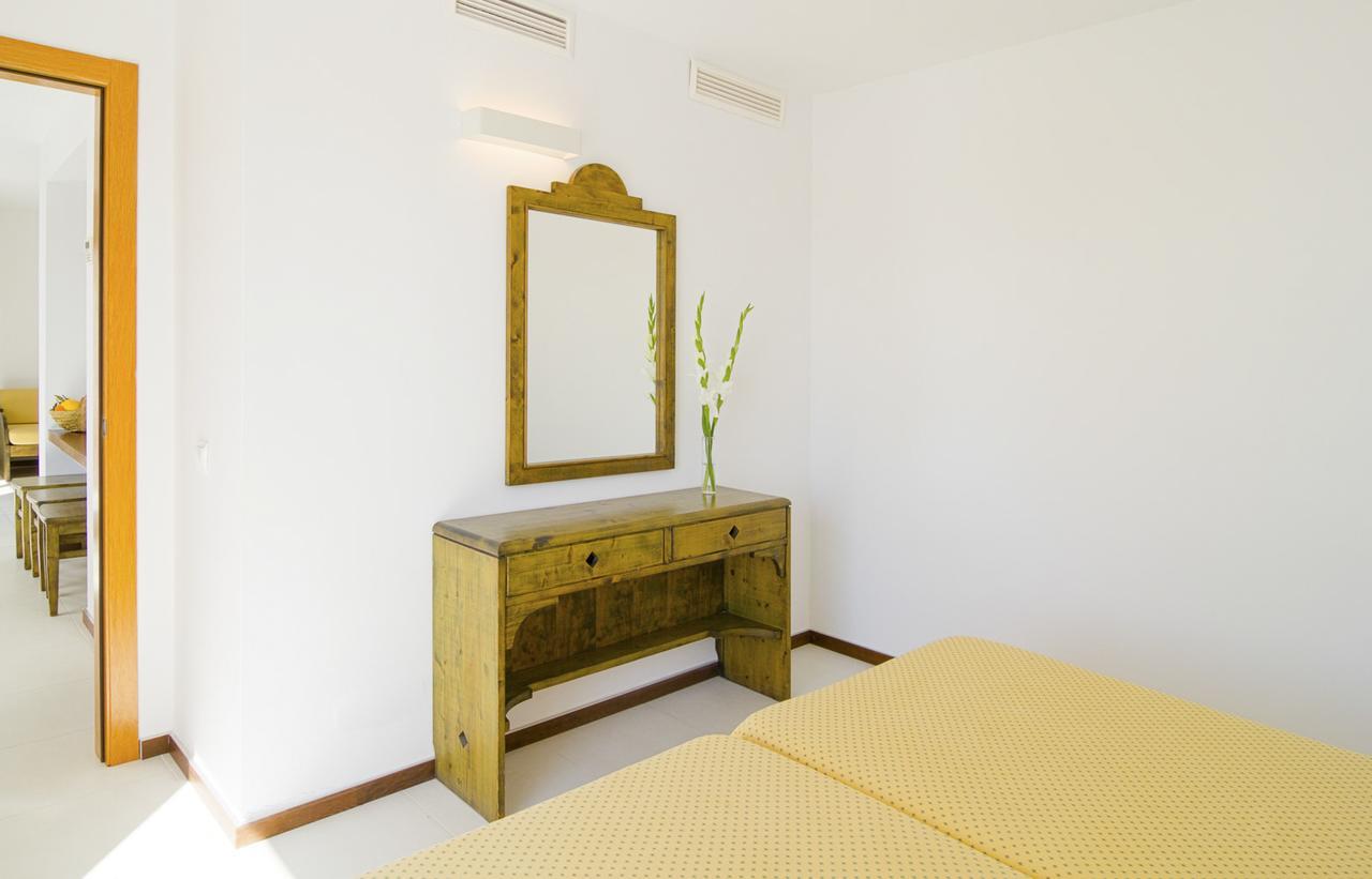Apartamentos Bon Lloc Santa Eularia des Riu Ngoại thất bức ảnh