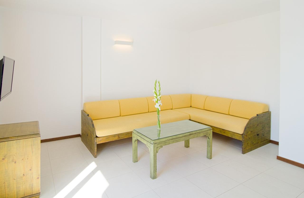 Apartamentos Bon Lloc Santa Eularia des Riu Ngoại thất bức ảnh