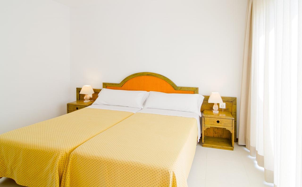 Apartamentos Bon Lloc Santa Eularia des Riu Ngoại thất bức ảnh