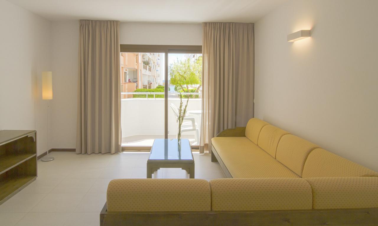 Apartamentos Bon Lloc Santa Eularia des Riu Ngoại thất bức ảnh