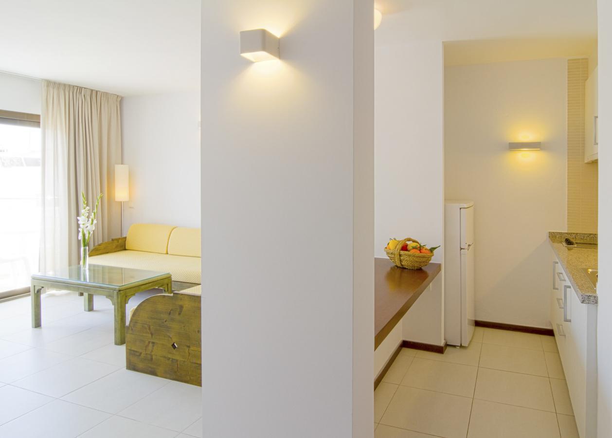Apartamentos Bon Lloc Santa Eularia des Riu Ngoại thất bức ảnh