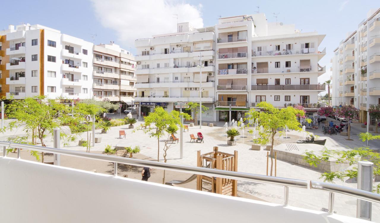 Apartamentos Bon Lloc Santa Eularia des Riu Ngoại thất bức ảnh