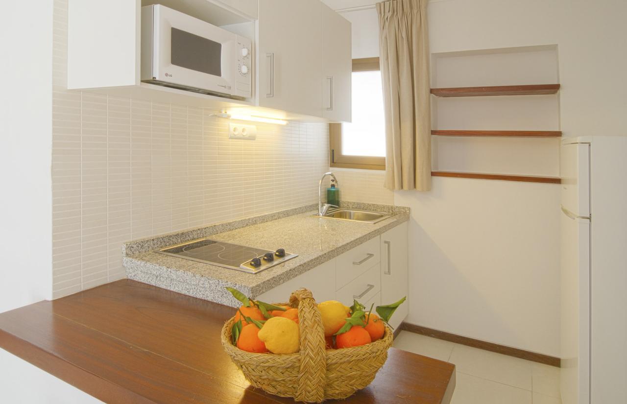 Apartamentos Bon Lloc Santa Eularia des Riu Ngoại thất bức ảnh