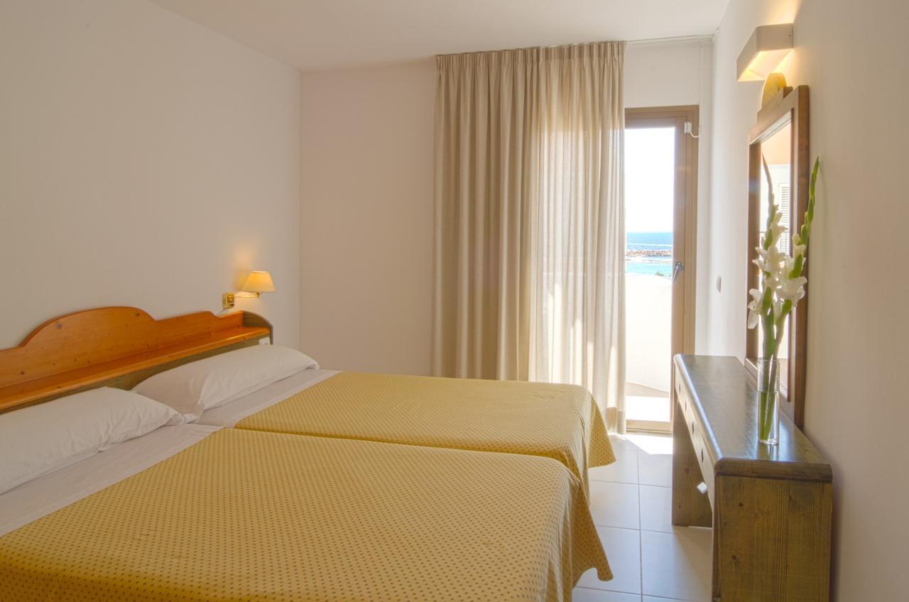 Apartamentos Bon Lloc Santa Eularia des Riu Ngoại thất bức ảnh