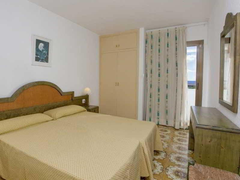 Apartamentos Bon Lloc Santa Eularia des Riu Ngoại thất bức ảnh