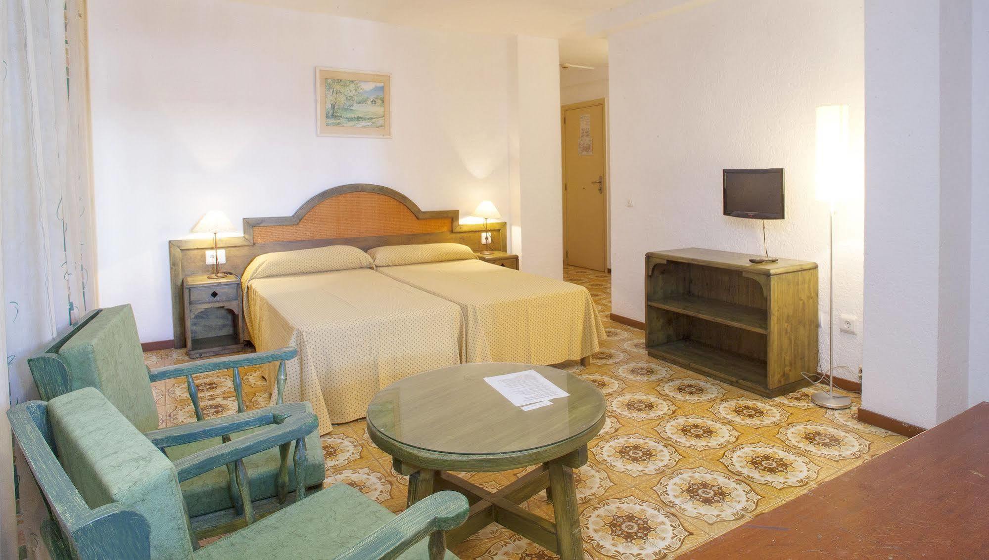 Apartamentos Bon Lloc Santa Eularia des Riu Ngoại thất bức ảnh