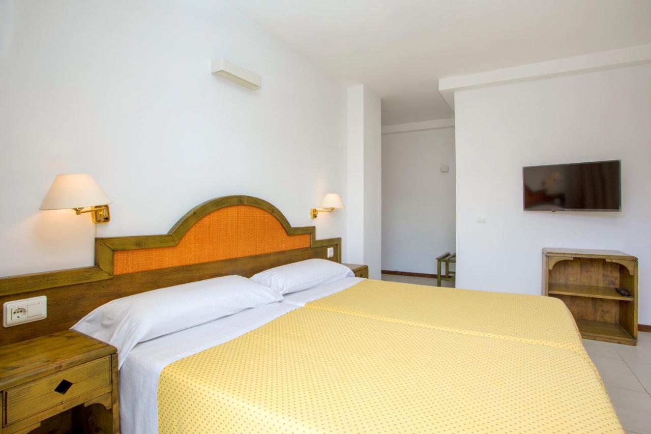 Apartamentos Bon Lloc Santa Eularia des Riu Ngoại thất bức ảnh