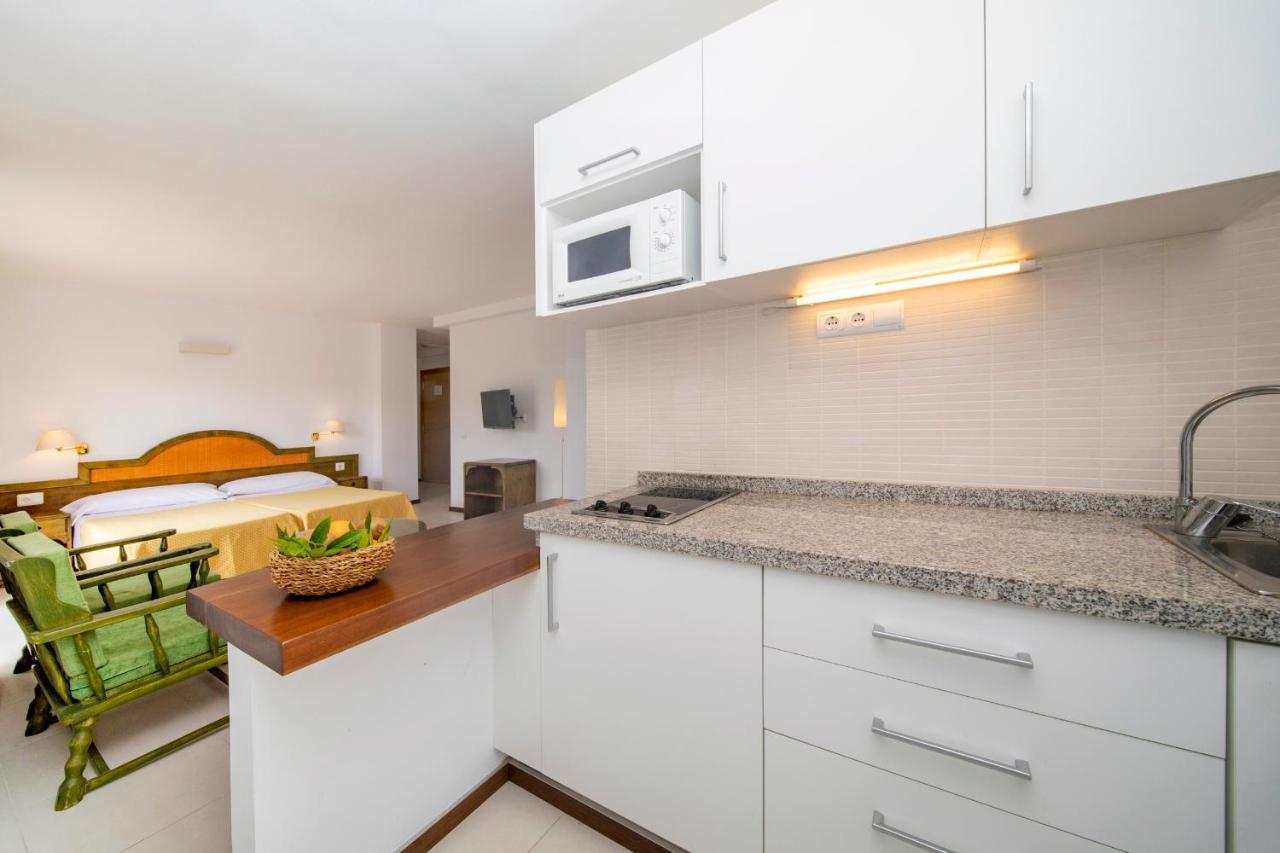 Apartamentos Bon Lloc Santa Eularia des Riu Ngoại thất bức ảnh