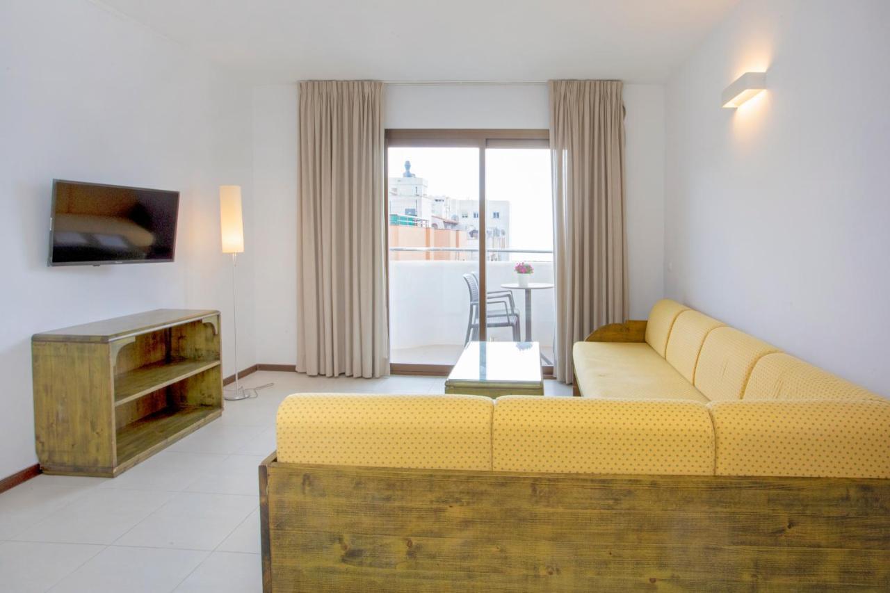 Apartamentos Bon Lloc Santa Eularia des Riu Ngoại thất bức ảnh