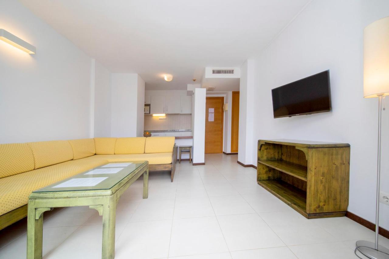 Apartamentos Bon Lloc Santa Eularia des Riu Ngoại thất bức ảnh