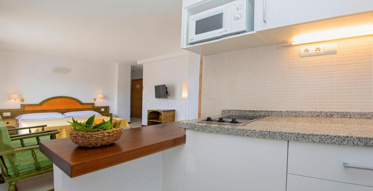 Apartamentos Bon Lloc Santa Eularia des Riu Ngoại thất bức ảnh