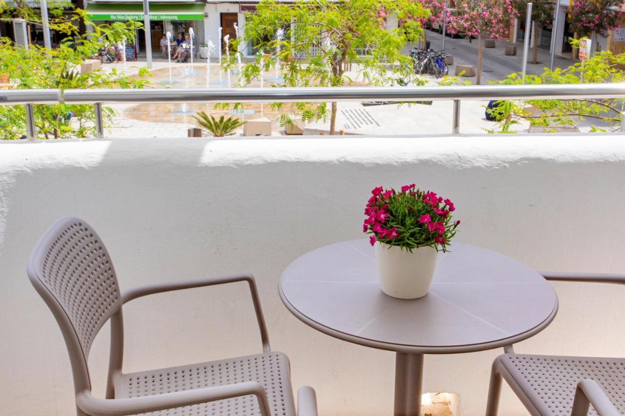 Apartamentos Bon Lloc Santa Eularia des Riu Ngoại thất bức ảnh
