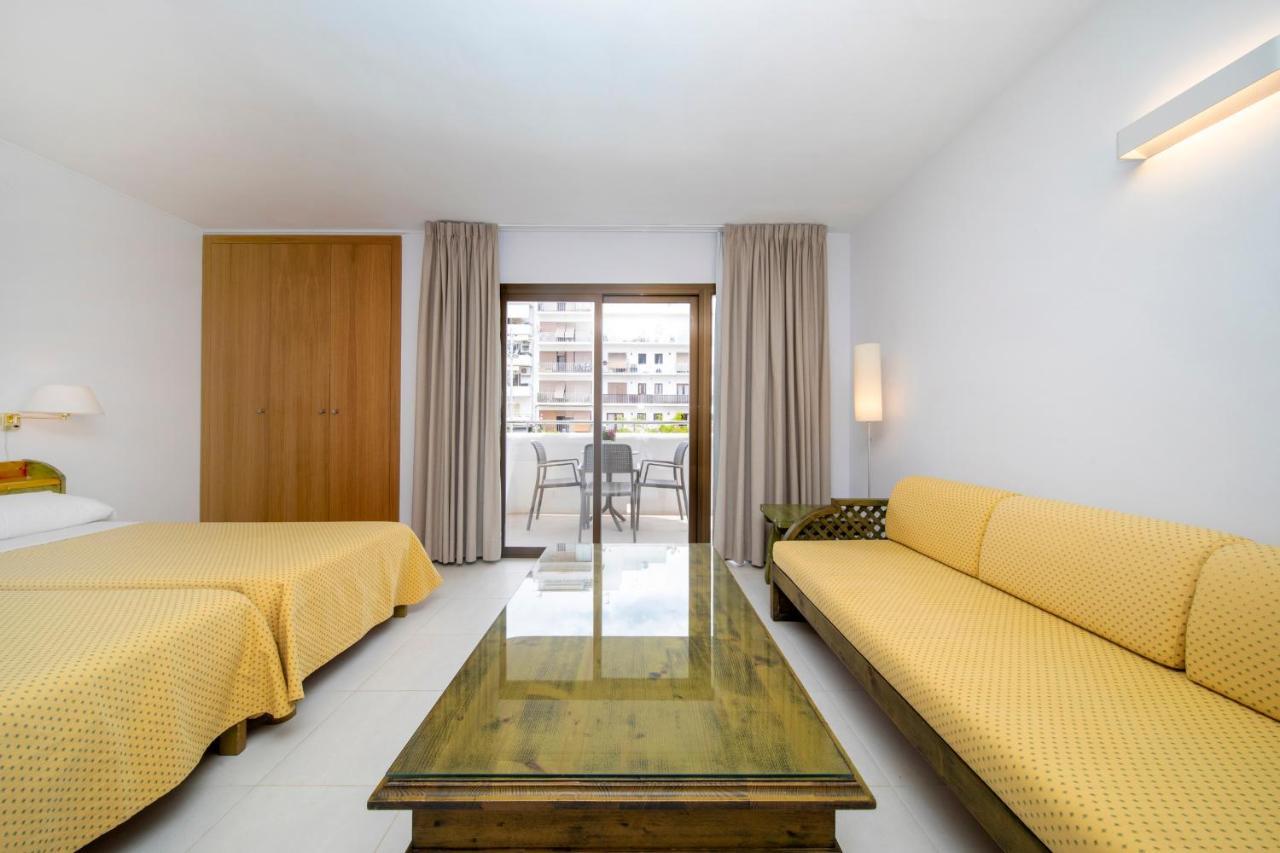 Apartamentos Bon Lloc Santa Eularia des Riu Ngoại thất bức ảnh