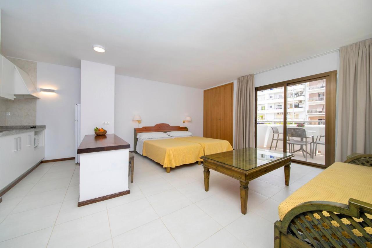 Apartamentos Bon Lloc Santa Eularia des Riu Ngoại thất bức ảnh